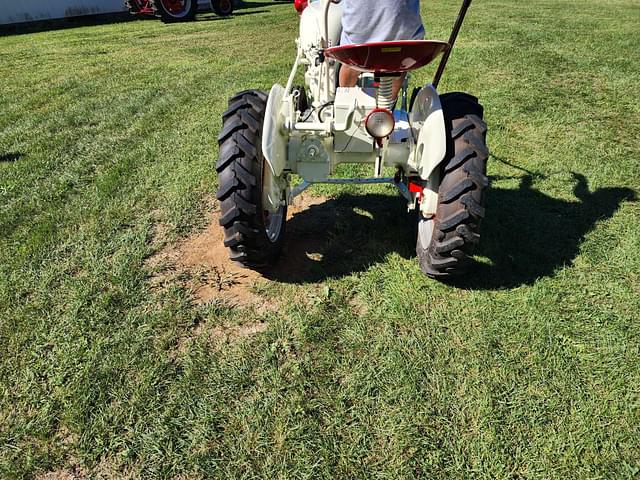 Image of Farmall Cub equipment image 2