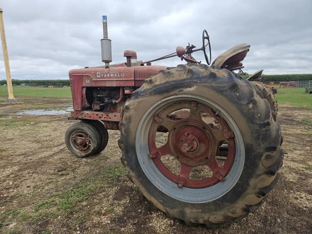 Image of Farmall M equipment image 2