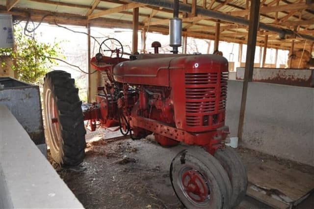 Image of Farmall M equipment image 1