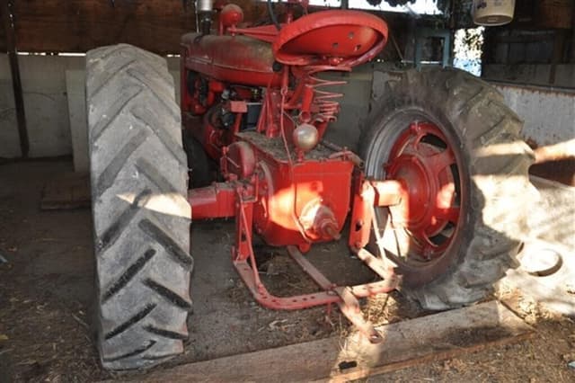 Image of Farmall M equipment image 4