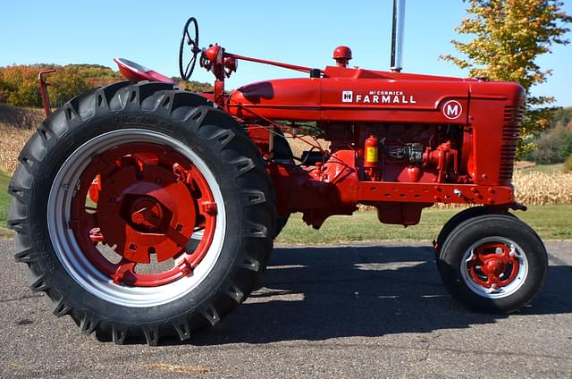 Image of Farmall M equipment image 2