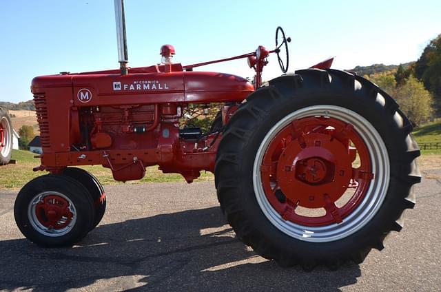 Image of Farmall M equipment image 1