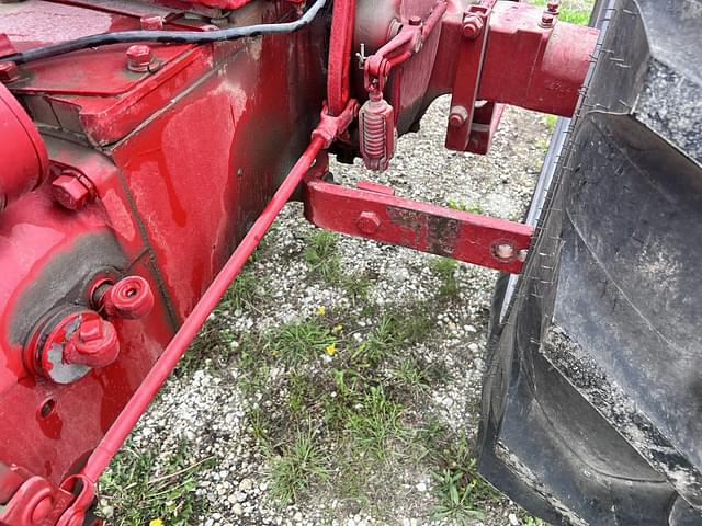 Image of Farmall M equipment image 4