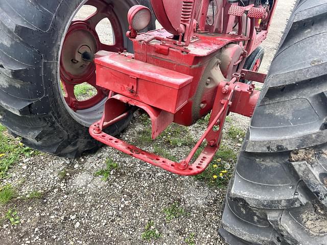 Image of Farmall M equipment image 2