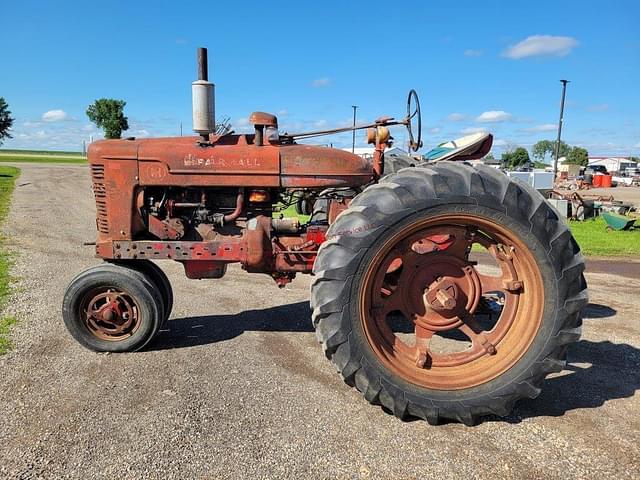 Image of Farmall M equipment image 1