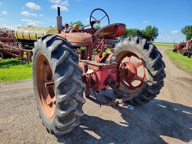 Image of Farmall M equipment image 2