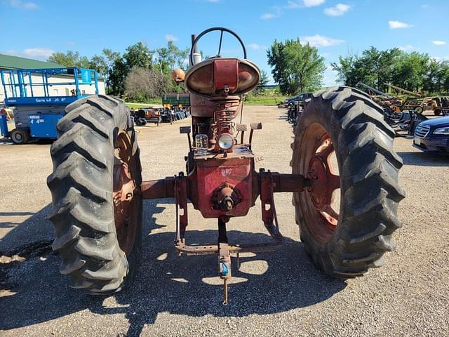 Image of Farmall M equipment image 3