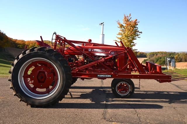 Image of Farmall M equipment image 1