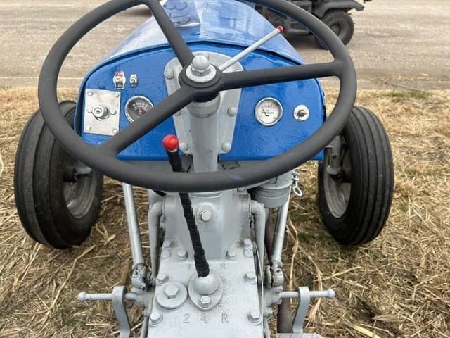 Image of Ferguson TE-20 equipment image 2