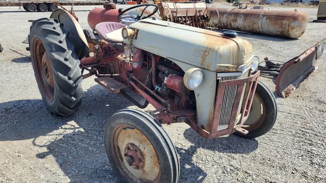 Image of Ford 8N equipment image 1