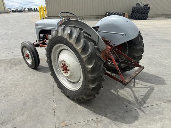 Image of Ford 8N equipment image 4