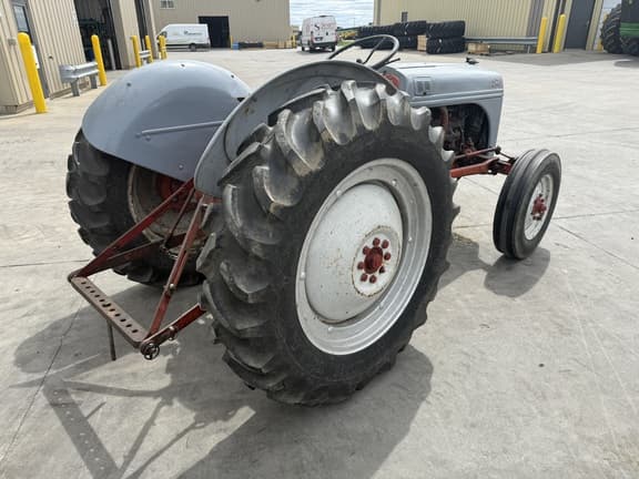 Image of Ford 8N equipment image 2