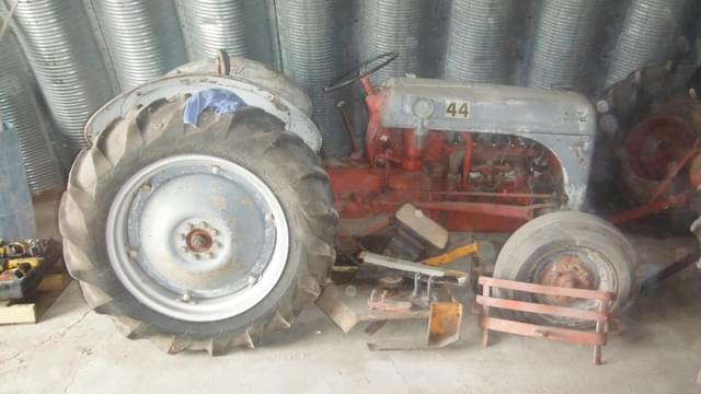 Image of Ford 8N equipment image 1
