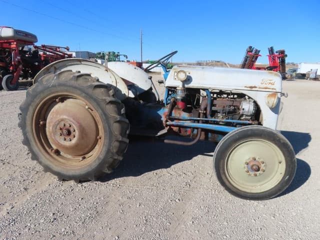 Image of Ford 8N equipment image 4