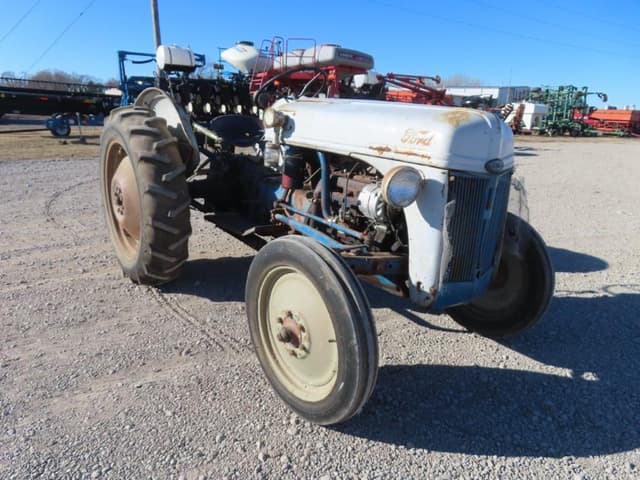 Image of Ford 8N equipment image 3