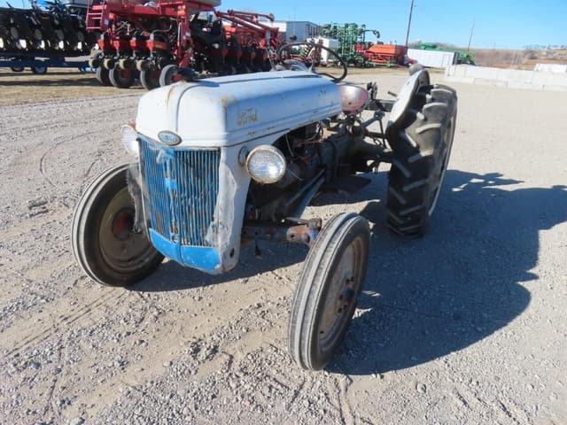 Image of Ford 8N equipment image 1