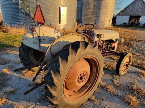 Image of Ford 8N equipment image 2