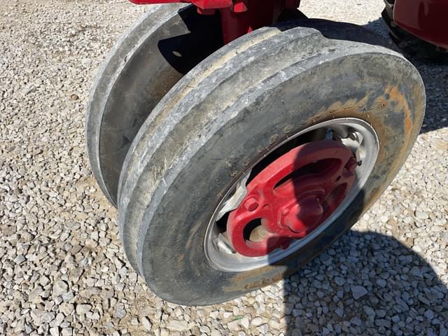 Image of Farmall M equipment image 2