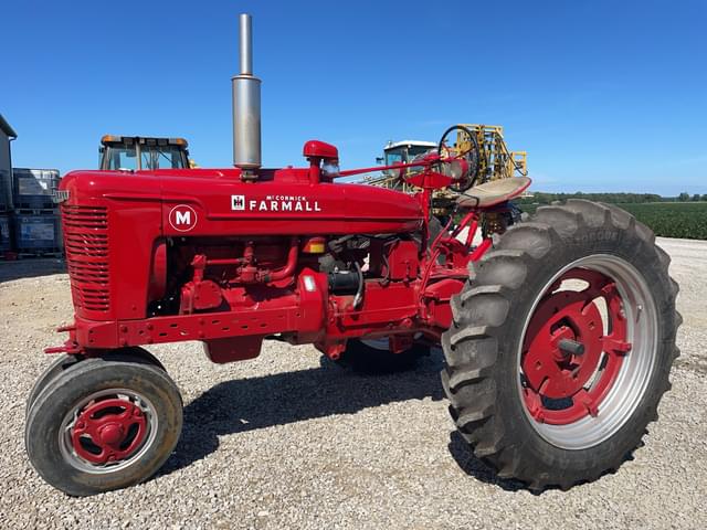 Image of Farmall M equipment image 1