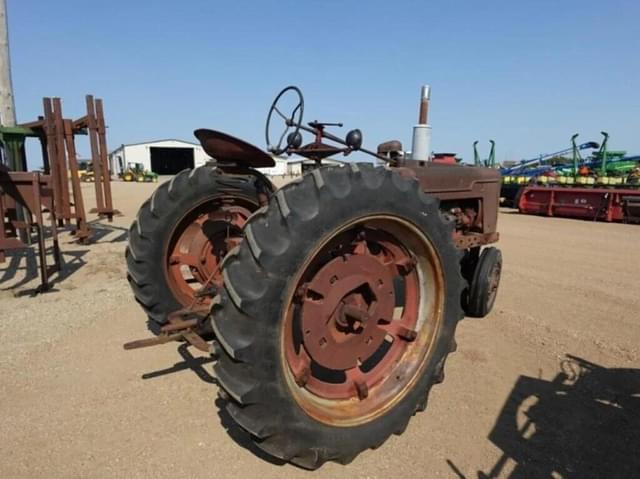 Image of Farmall H equipment image 2