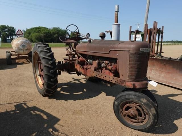 Image of Farmall H equipment image 1