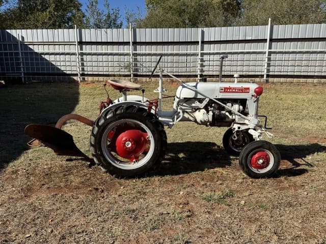 Image of Farmall Cub equipment image 2