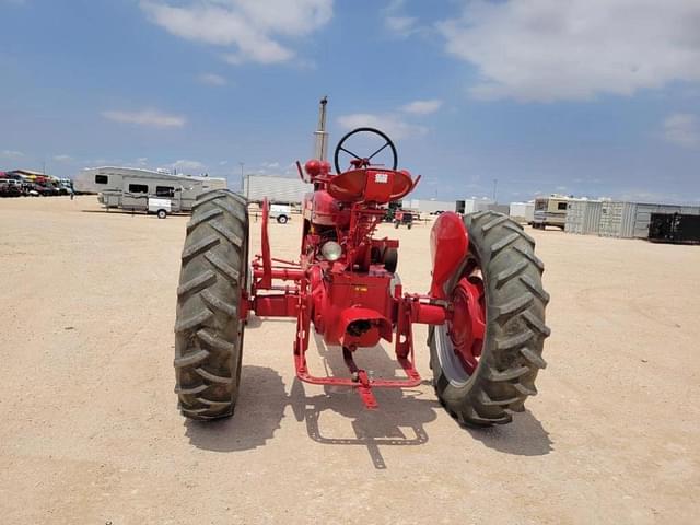 Image of Farmall M equipment image 3