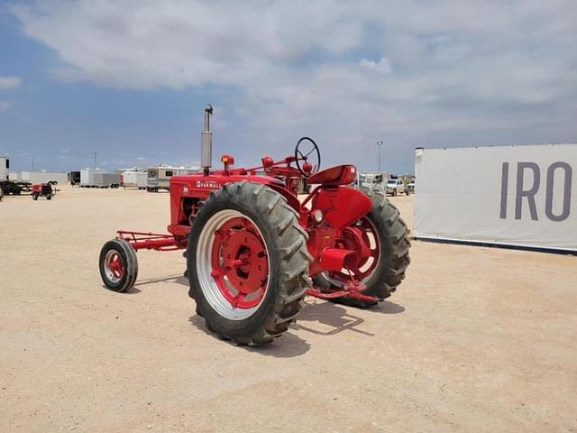 Image of Farmall M equipment image 2