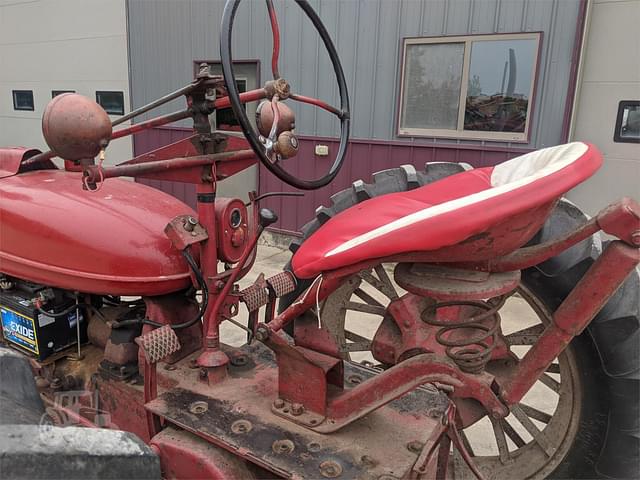 Image of Farmall H equipment image 3