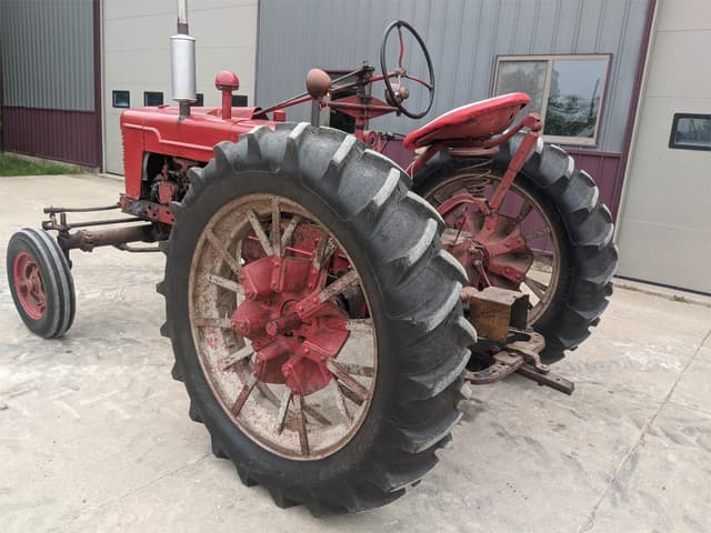 Image of International Harvester H equipment image 2