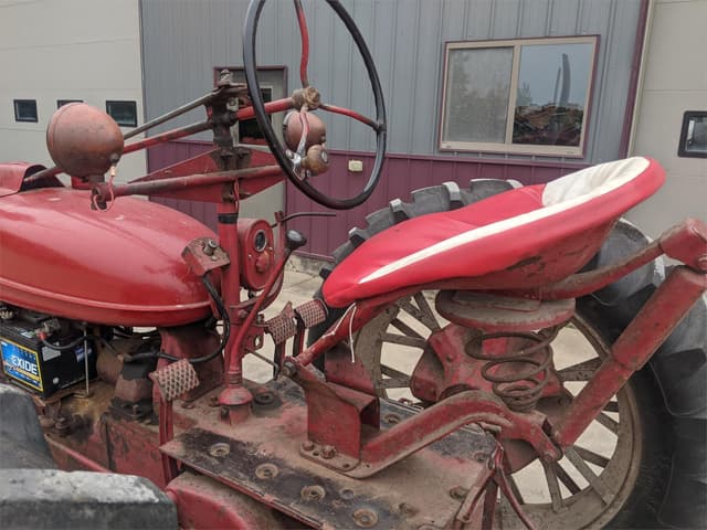 Image of International Harvester H equipment image 3