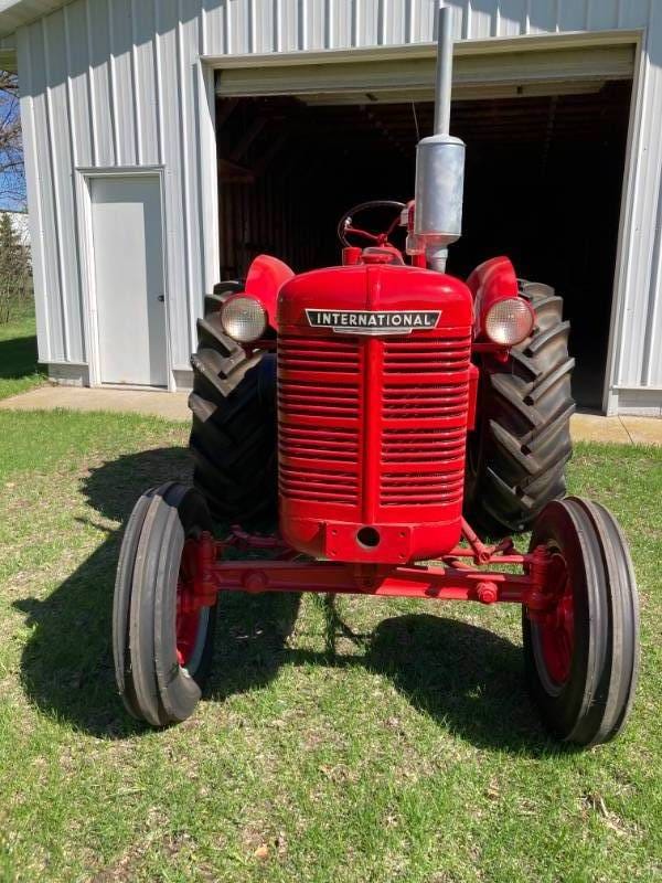 Main image International Harvester Super W-4
