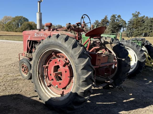 Image of Farmall M equipment image 1