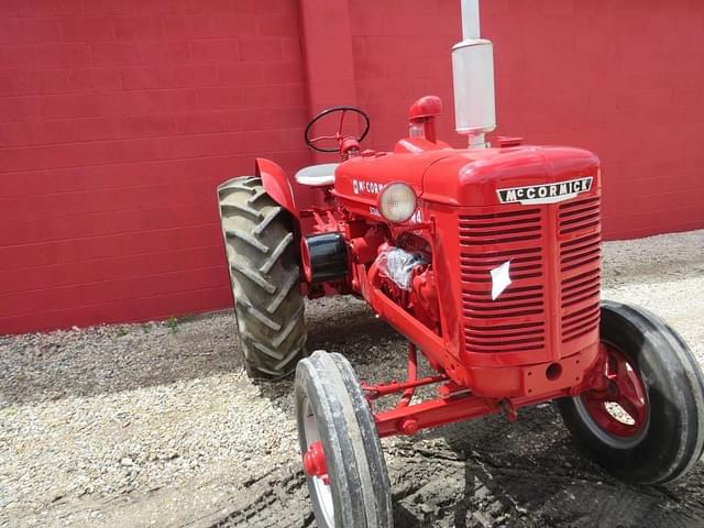 Image of International Harvester Super W-4 equipment image 2
