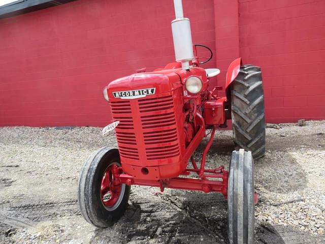 Image of International Harvester Super W-4 equipment image 1