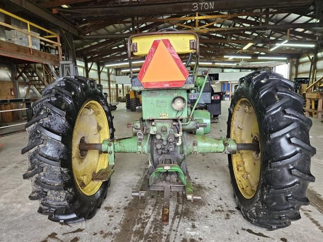 Image of John Deere 1950 equipment image 2