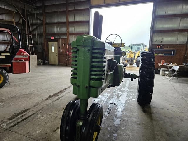 Image of John Deere 1950 equipment image 3