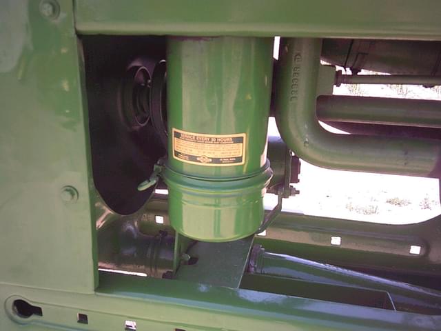 Image of John Deere B equipment image 2