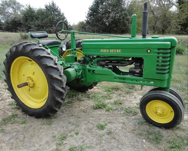 Image of John Deere B equipment image 1