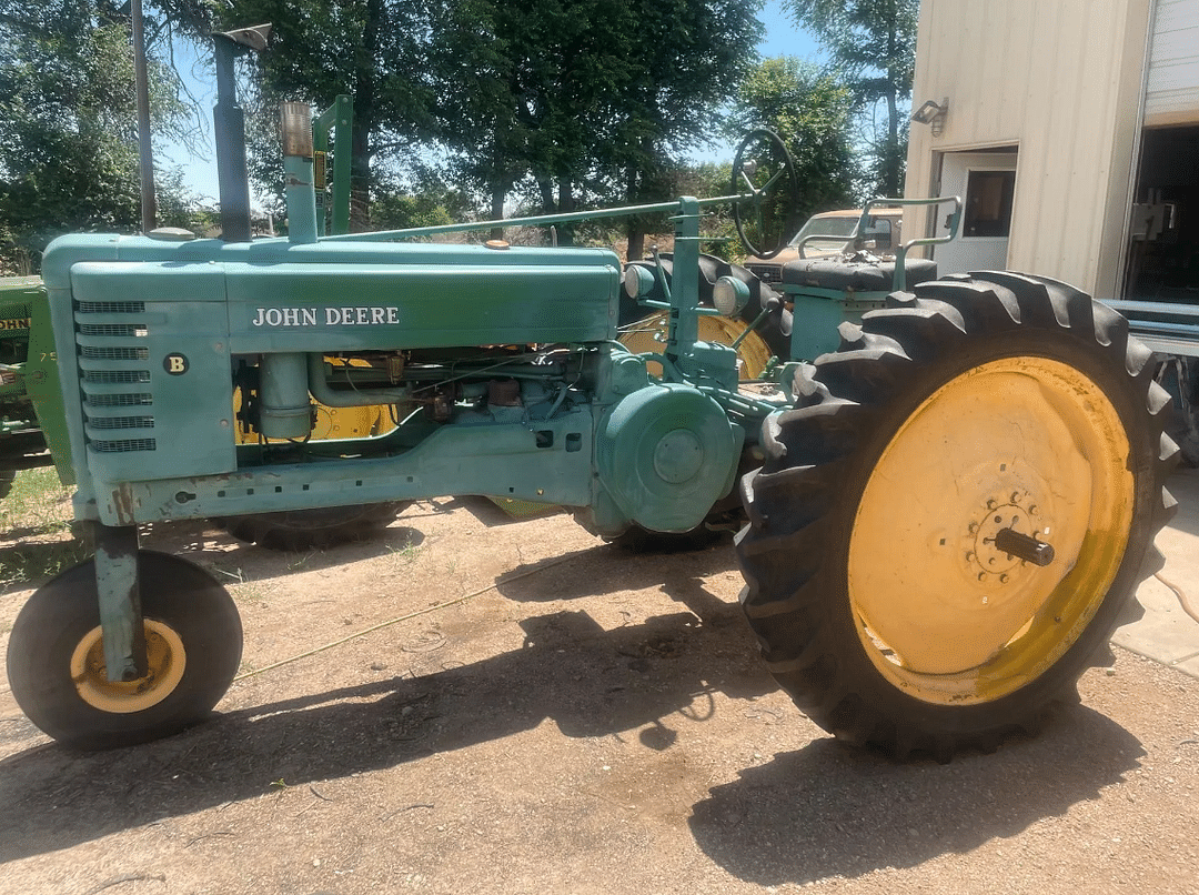 Image of John Deere B Primary Image