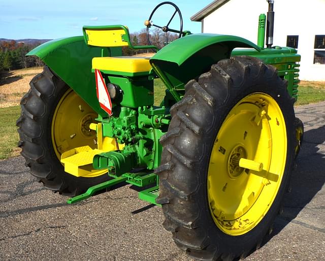 Image of John Deere B equipment image 2