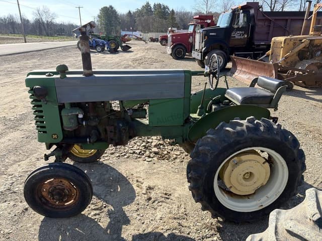 Image of John Deere M equipment image 4