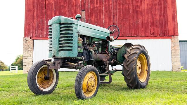Image of John Deere M equipment image 1