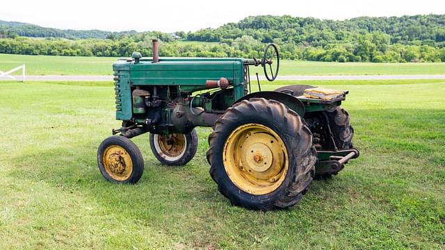 Image of John Deere M equipment image 4