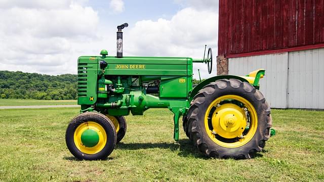 Image of John Deere M equipment image 3