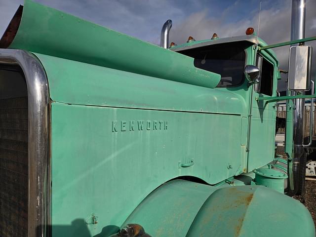 Image of Kenworth 825 equipment image 4