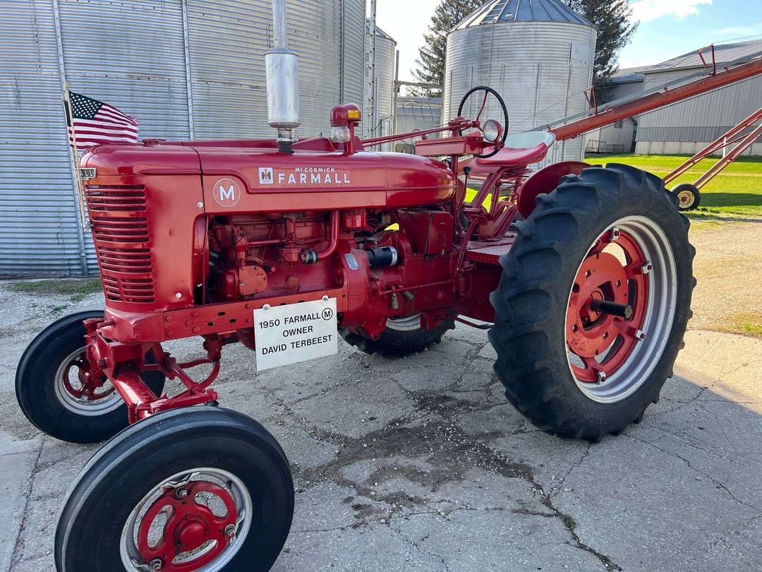 Image of Farmall M Image 0