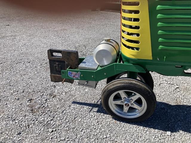 Image of Oliver 88 equipment image 2