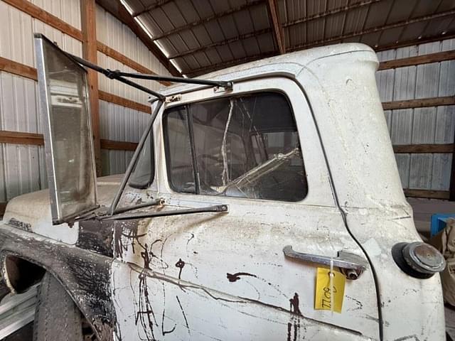 Image of Ford F-500 equipment image 4