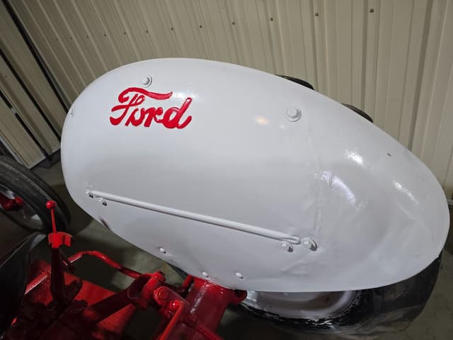 Image of Ford 8N equipment image 3